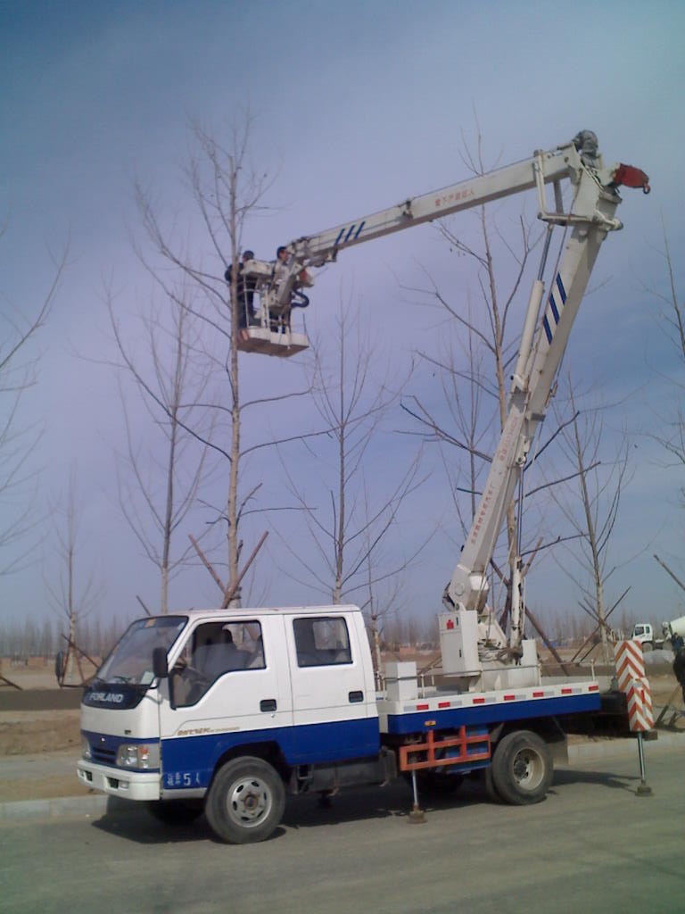 14米高空作業車價格解析與選購指南——以洛陽市場為例